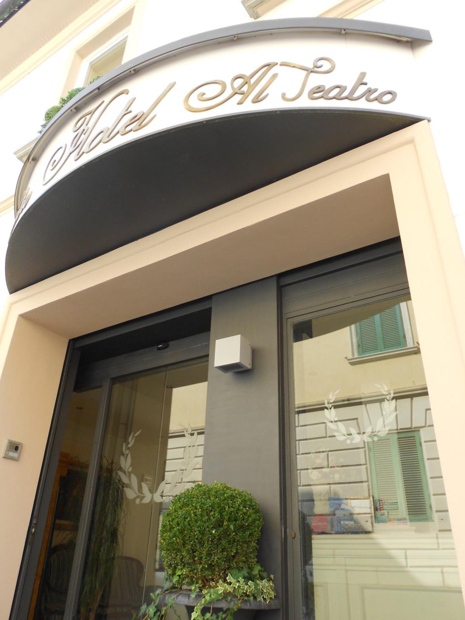 Al Teatro Hotel Livorno Exterior foto